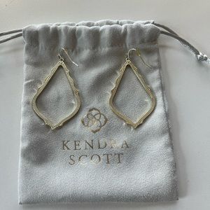 Kendra Scott Sophie Drop Earrings in Gold